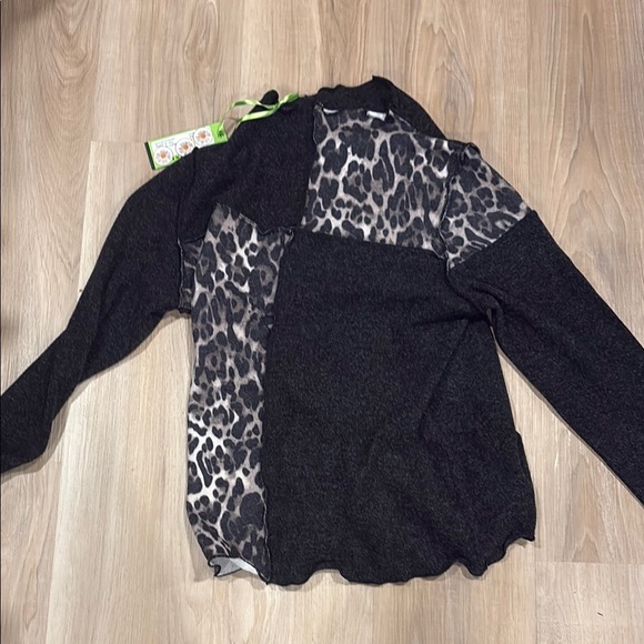 Stylish Black Crew Neck Sweater with Animal Print Details - Picture 1 of 10